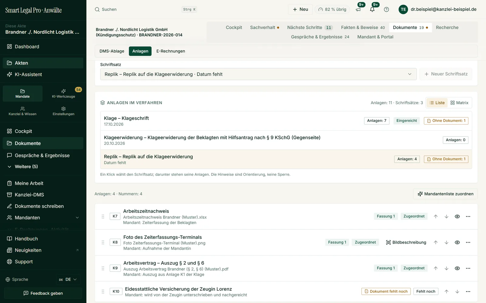 Exhibits per pleading with number, version, assignment and notes on missing documents; the client list can be matched as an AI suggestion.
