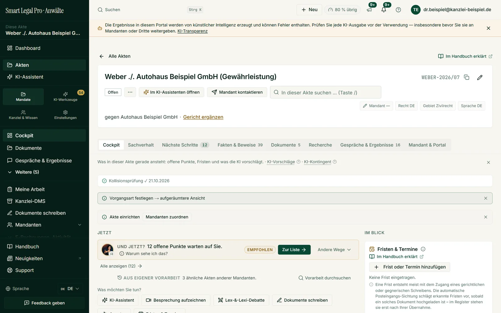 Das Cockpit einer ausgewerteten Akte zeigt offene Punkte, Fristen und Termine sowie Schnellaktionen wie KI-Assistent, Besprechung aufzeichnen und Lex-&-Lexi-Debatte.