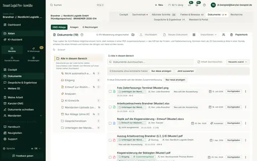 Die Ablage einer Akte mit Ordnern, Inhaltssuche, Auswertungsstatus je Datei und Hinweisen auf neue Dokumente seit der letzten Zusammenfassung.