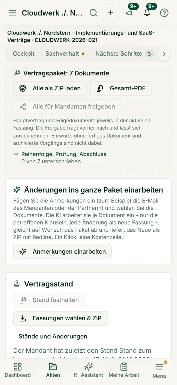 Der Reiter „Verträge“ auf dem Smartphone: Vertragspaket mit sieben Dokumenten, Änderungen ins Paket einarbeiten und Vertragsstand der Beispielakte Cloudwerk.