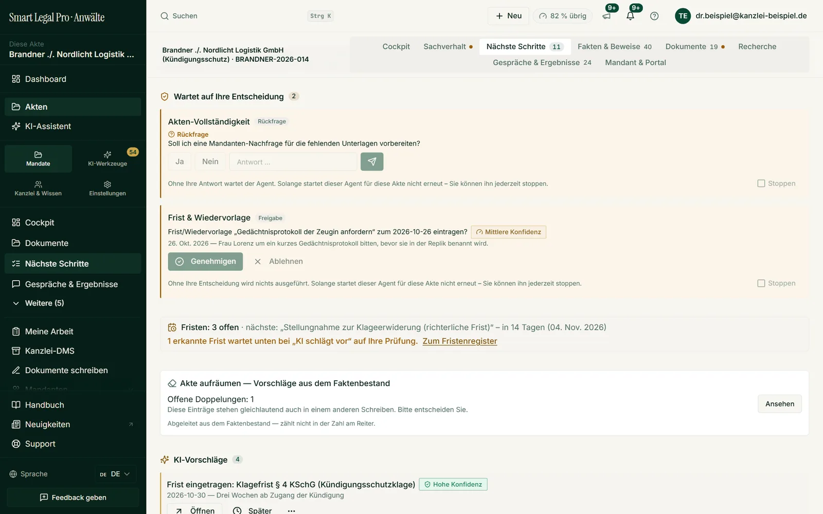„Nächste Schritte“ sammelt Rückfragen von Agenten, Fristvorschläge, offene Doppelungen und KI-Vorschläge; ohne Ihre Entscheidung wird nichts eingetragen.