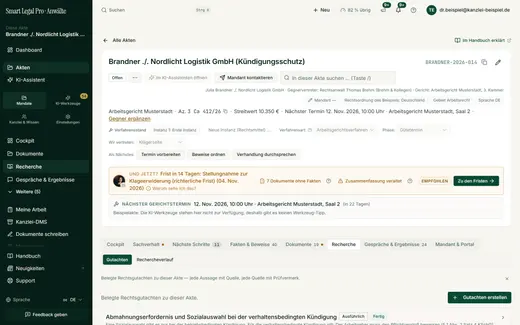 Der Reiter Recherche der Akte listet belegte Gutachten mit Detailstufe und Status und startet neue über „Gutachten erstellen“.