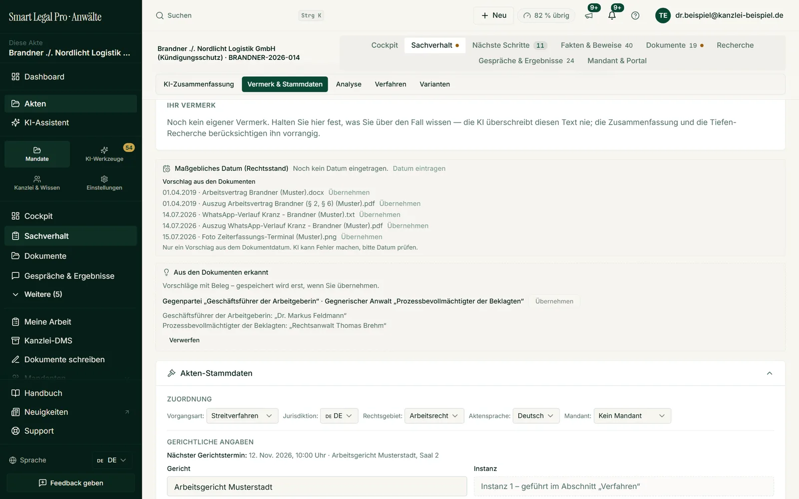 Hier halten Sie Ihren Vermerk fest, übernehmen Datumsvorschläge aus den Dokumenten und pflegen Vorgangsart, Jurisdiktion, Rechtsgebiet, Sprache, Gericht und Instanz.