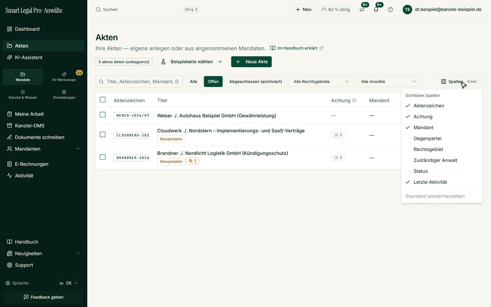 Über „Spalten“ blenden Sie Gegenpartei, Rechtsgebiet, zuständigen Anwalt oder Status in der Aktenliste ein oder aus.