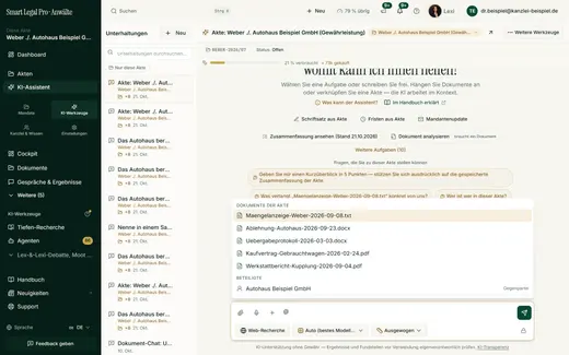 Ein „@“ im Eingabefeld öffnet die Auswahl der Dokumente und Beteiligten einer Akte, die Sie gezielt in Ihre Frage einbeziehen.