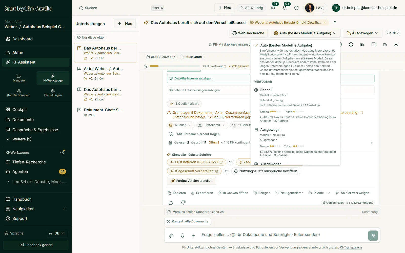 Ein Auswahlfeld erklärt die Modellstufen des Assistenten mit Tempo, Token-Verbrauch, Kontextgröße und EU-Betrieb; die Vorgabe wählt je Aufgabe automatisch.