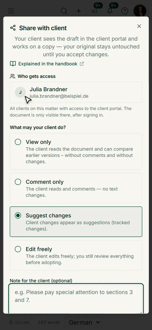 The share dialog adapts to the phone: check recipients, choose a level and write a note for the client.