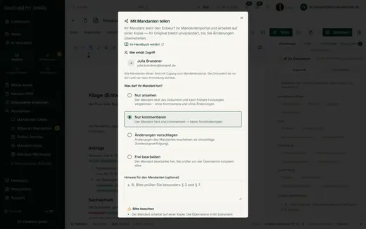 „Teilen“ gibt den Entwurf frei: Empfänger der Akte, Stufe von „Nur ansehen“ bis „Frei bearbeiten“ und ein Hinweis an den Mandanten.