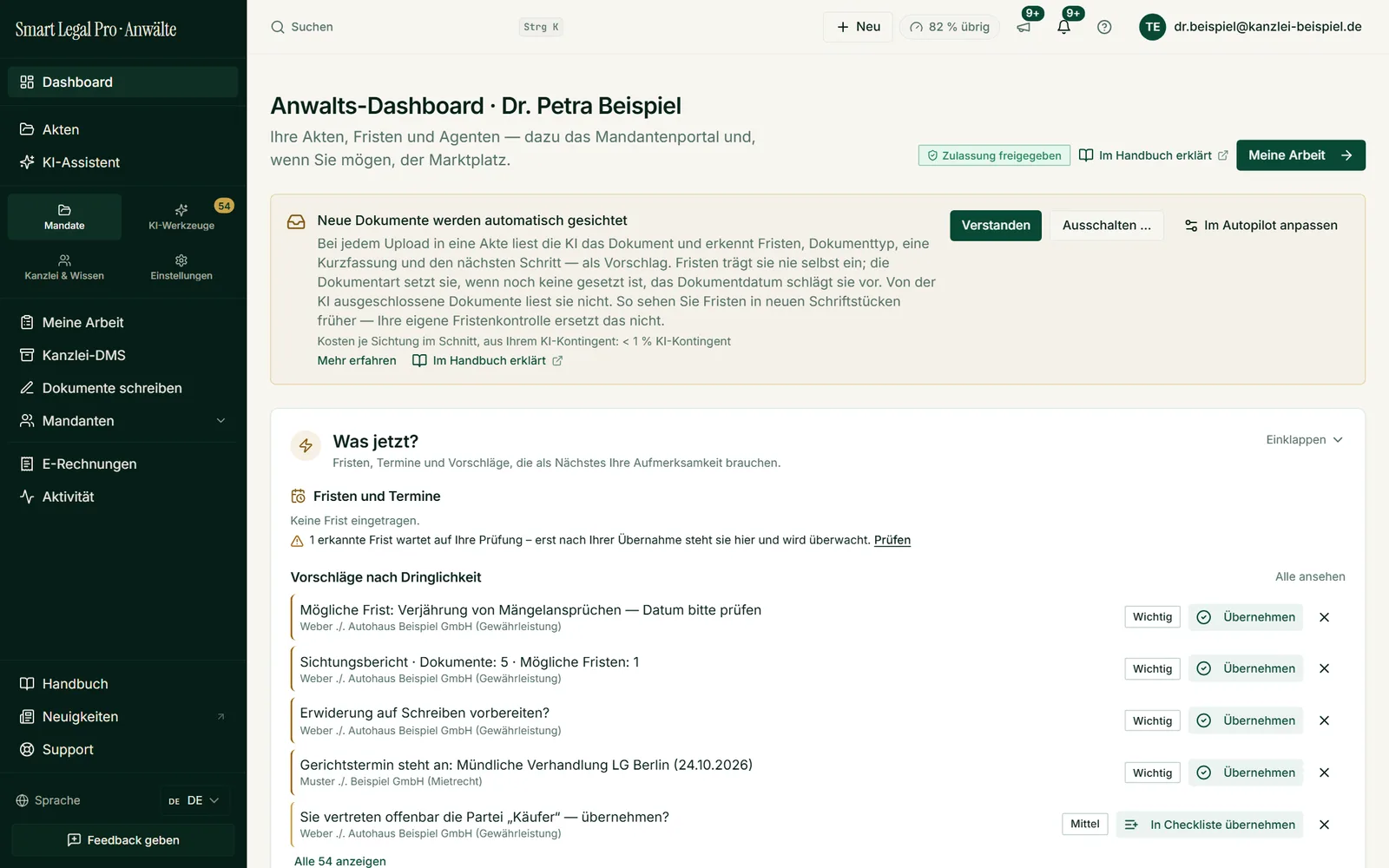 Das Anwalts-Dashboard bündelt Fristen, Termine und Vorschläge nach Dringlichkeit; jeder Vorschlag lässt sich übernehmen oder verwerfen.