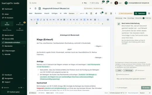 Im Reiter „Chat“ besprechen Sie das Dokument mit der KI; Vorschläge kommen erst auf Ihren Klick in den Text.