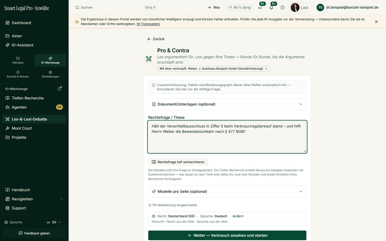 Das Formular verlangt nur die strittige Rechtsfrage; Zusammenfassung, Fakten und Beziehungsgraph der Akte fließen ein, Recht und Sprache kommen aus der Akte.