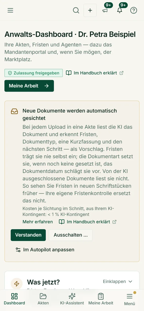 Das Dashboard auf dem Handy: Menü, Suche und Neu-Menü oben, die Hinweise des Tages in einer Spalte, die Navigation unten.