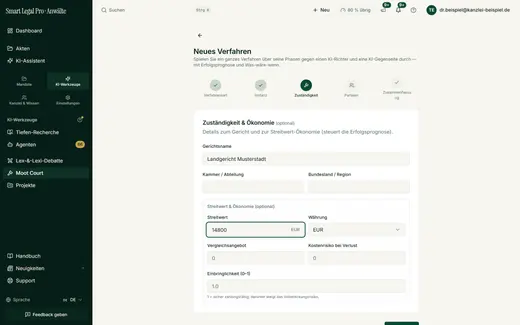 Gerichtsname, Kammer, Region, Streitwert, Vergleichsangebot, Kostenrisiko und Einbringlichkeit sind optional – sie steuern, wie die Erfolgsprognose die Ökonomie des Verfahrens einbezieht.