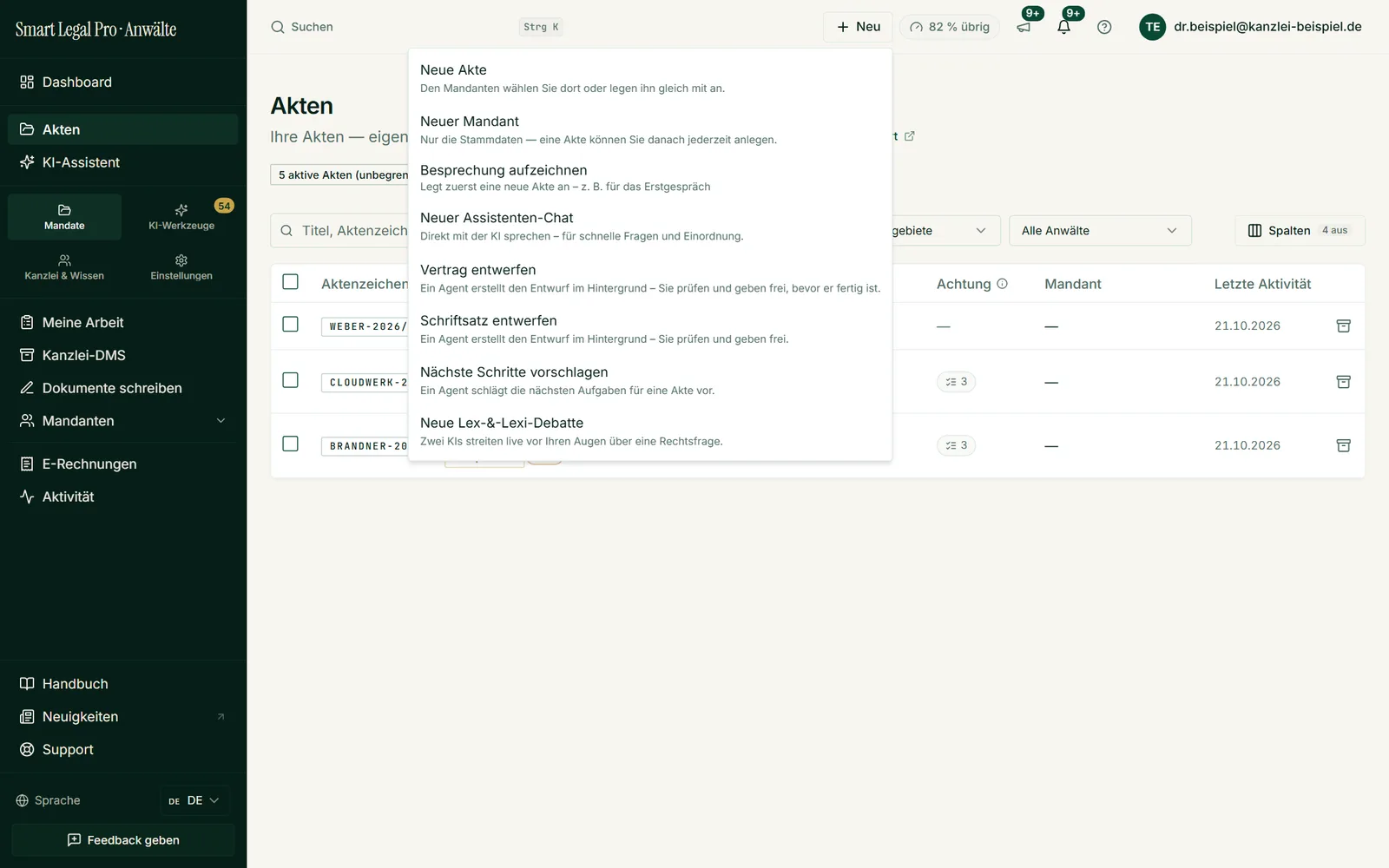 Ein Menü für alles, was neu entsteht: Akte, Mandant, Besprechung, Assistenten-Chat, Vertrags- und Schriftsatzentwurf sowie nächste Schritte.