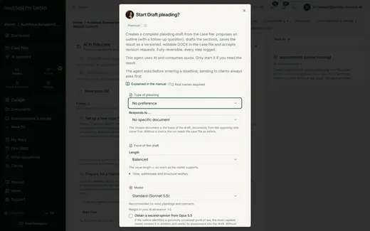 Before starting, the pleading agent asks which type of pleading should be created and which document it refers to – opposing pleadings come first. You choose scope, tone and model yourself, the cost preview is right there.