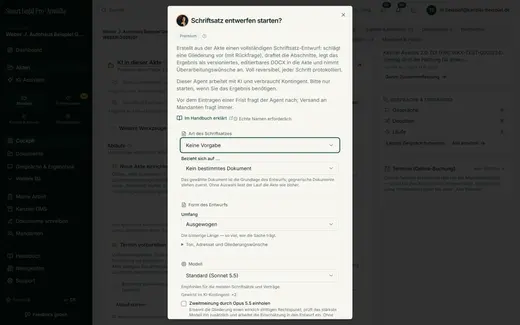 Der Schriftsatz-Agent fragt vor dem Start, welche Art von Schriftsatz entstehen soll und auf welches Dokument er sich bezieht – gegnerische Schriftsätze stehen zuerst. Umfang, Ton und Modell wählen Sie selbst, die Kostenvorschau steht direkt dabei.