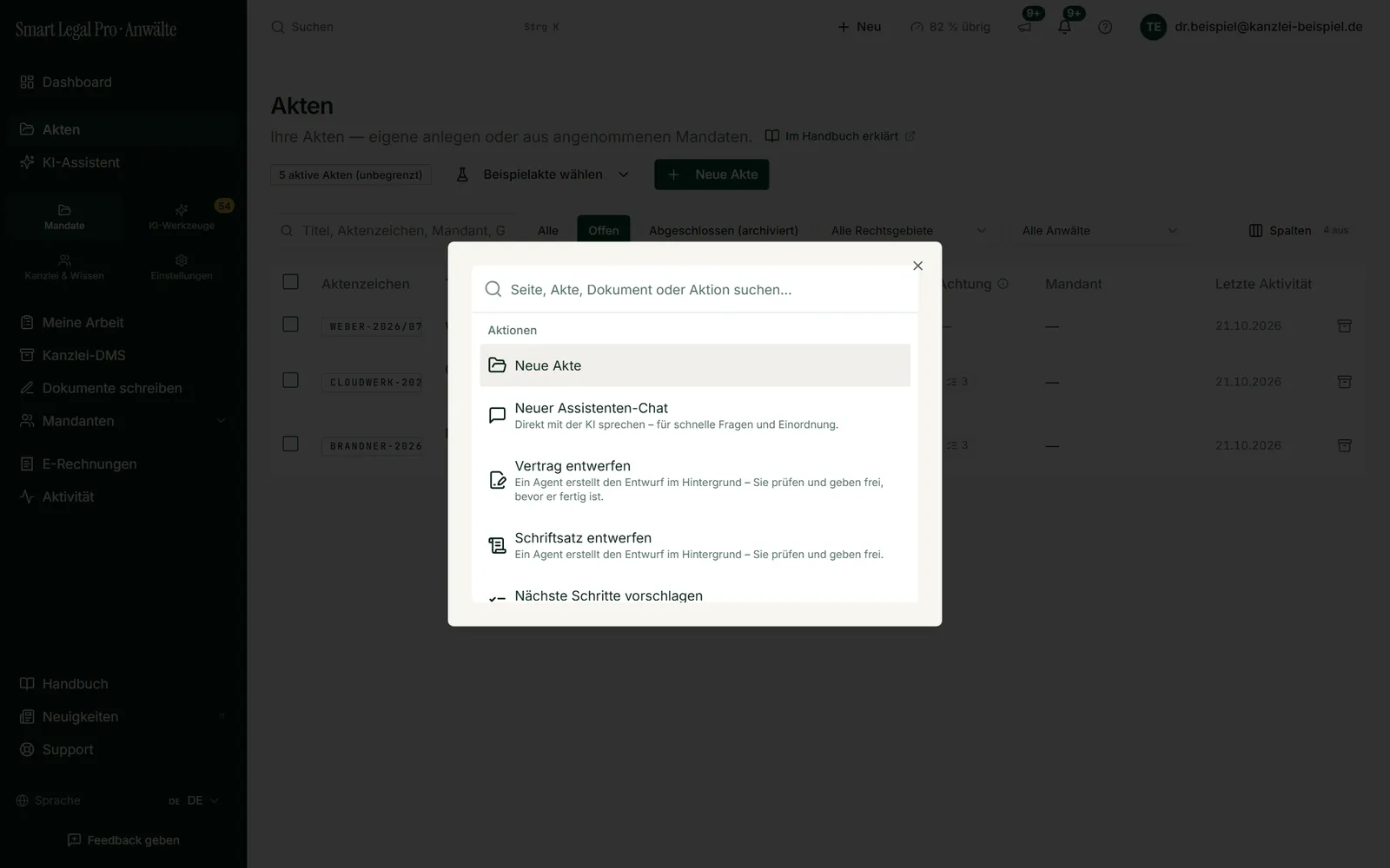 Mit Strg+K öffnet die Suche für Seiten, Akten, Dokumente und Aktionen, darunter Neue Akte, Assistenten-Chat, Vertrag und Schriftsatz entwerfen.