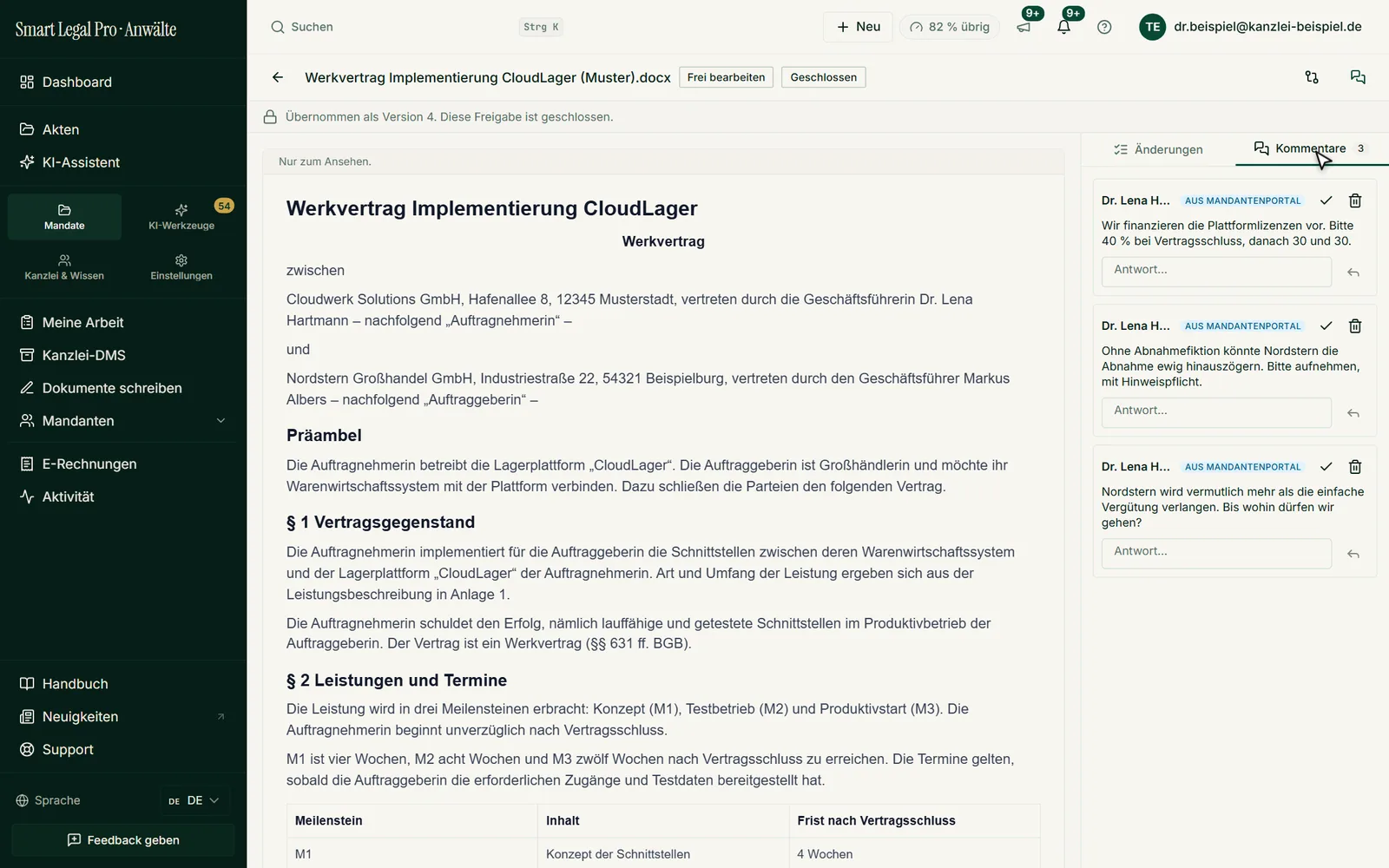 Die geschlossene Freigabe einer Vertragsfassung in der Kanzlei-Ansicht: rechts die Kommentare der Mandantin, gekennzeichnet „Aus Mandantenportal“.