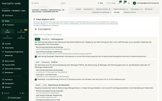 Der Abgleich nennt Widersprüche im Vertragspaket – etwa verschiedene Haftungsgrenzen oder Prüffristen – mit wörtlichen Belegen und einem Vorschlag je Dokument.