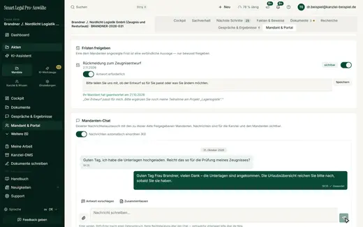 Die Nachricht der Mandantin erscheint im Mandanten-Chat der Akte; die Kanzlei antwortet dort – geschützt im Portal statt per E-Mail.