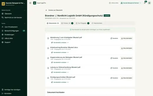 In der Akte sieht die Mandantin nur die freigegebenen Dokumente, kann sie ansehen oder herunterladen und selbst Unterlagen hochladen.