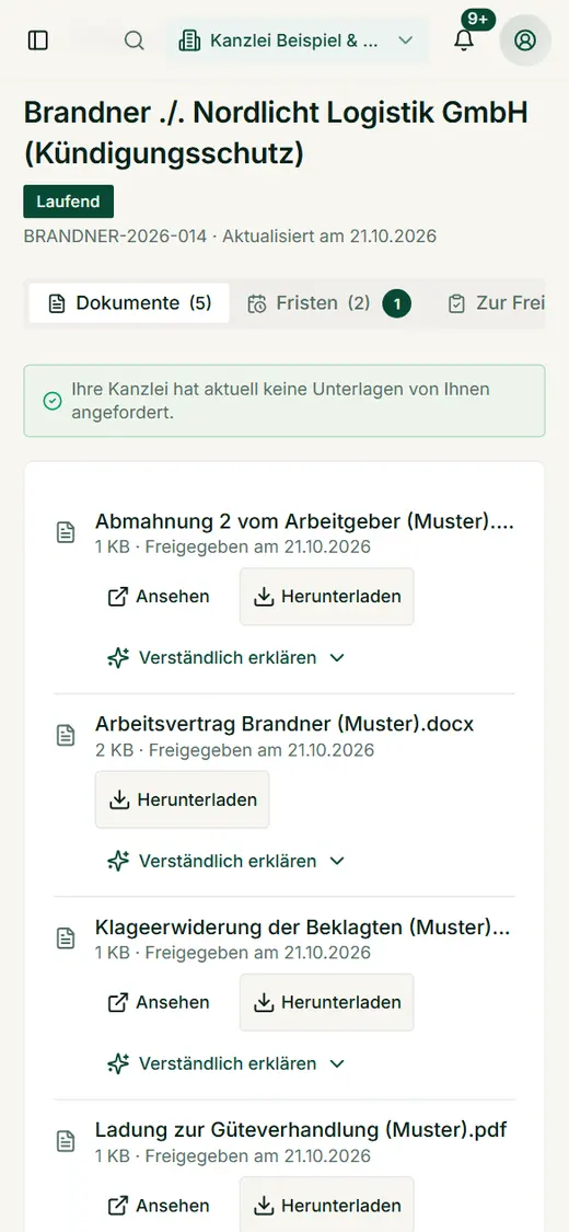 Die freigegebene Akte auf dem Smartphone der Mandantin: Reiter für Dokumente, Fristen und Freigabe, Dokumente zum Ansehen und Herunterladen.