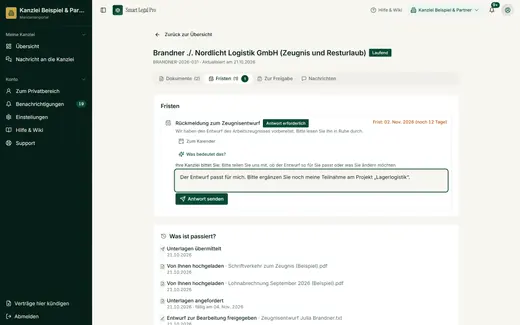 Zu einer Frist bittet die Kanzlei um eine Rückmeldung; die Mandantin sieht Datum, Hinweis und Frage und antwortet direkt im Portal.