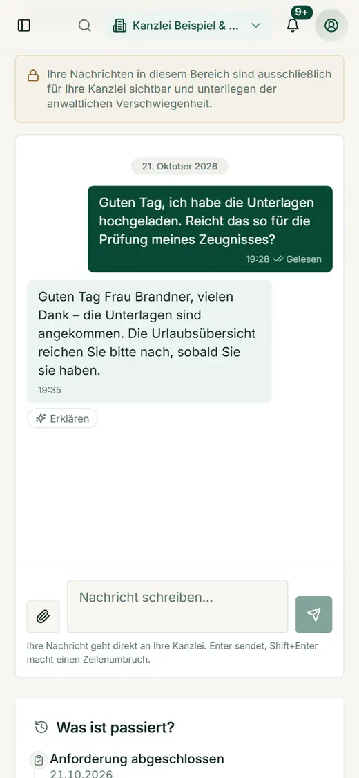 Der Austausch mit der Kanzlei funktioniert auch mobil: Nachricht schreiben, Dokument anhängen, Antwort der Kanzlei lesen.