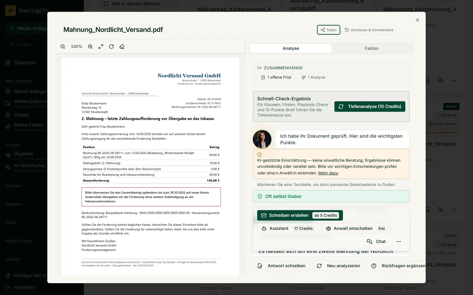 Eine zweite Mahnung neben der KI-Einschätzung in einfacher Sprache, mit den nächsten Aktionen und ihrem Preis vorab.