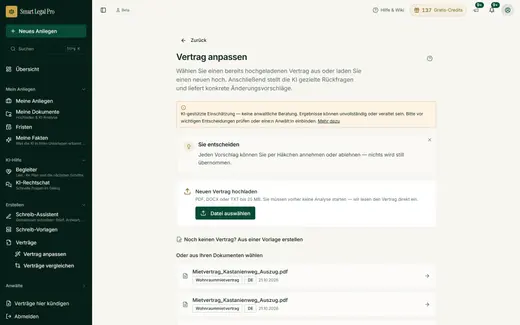 Vertrag auswählen oder hochladen, Wünsche nennen, die KI stellt Rückfragen und macht Änderungsvorschläge, die Sie annehmen oder ablehnen.