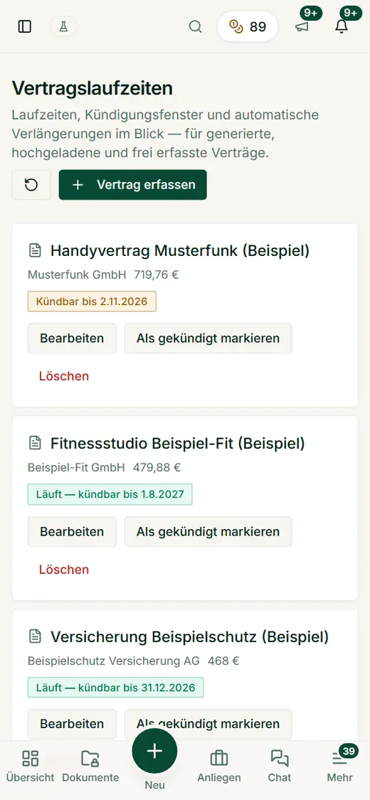 Die Ampel für Vertragslaufzeiten am Handy: Kündigungsdatum, Verlängerung und Status je Vertrag auf einen Blick. (Erfundene Beispielverträge.) Ein Eintrag lässt sich bearbeiten, als gekündigt markieren oder löschen.