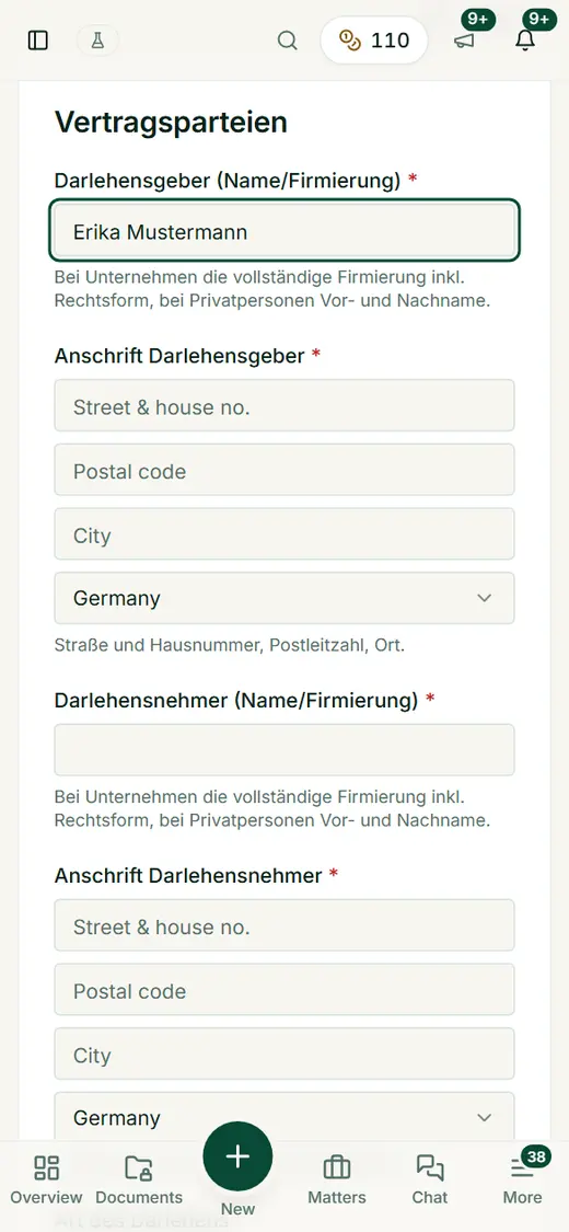 The contract assistant on the smartphone: required fields with explanations one below the other, the app navigation at the bottom.