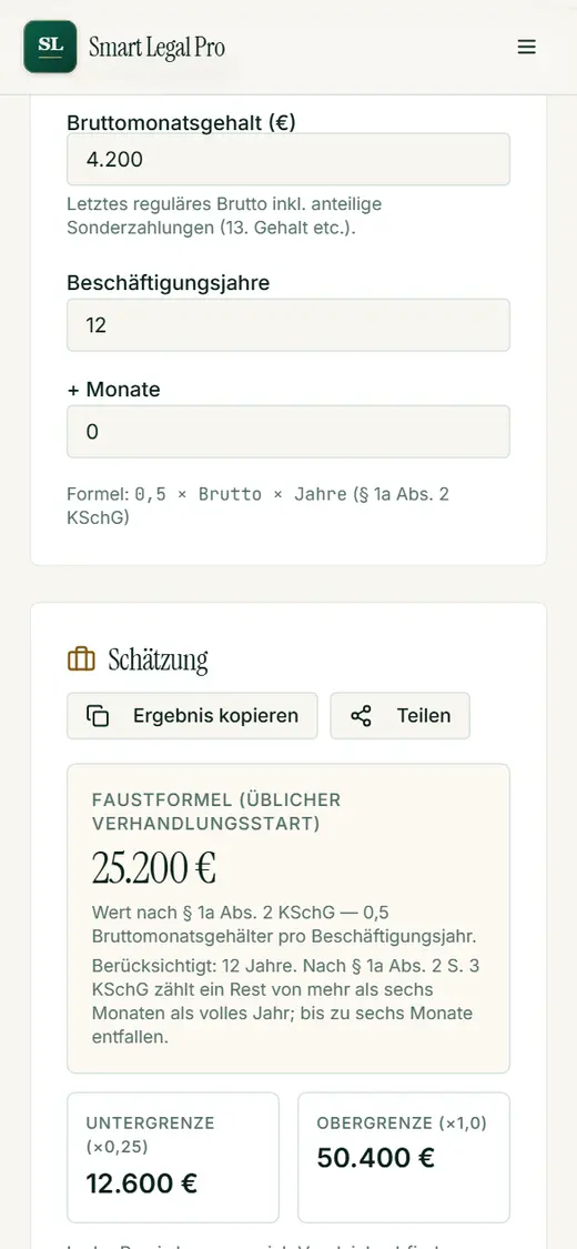Monatsbrutto und Beschäftigungsjahre eintragen und die Regelabfindung samt Bandbreite auf dem Smartphone ablesen – ohne Anmeldung, als Orientierung für Verhandlungen.